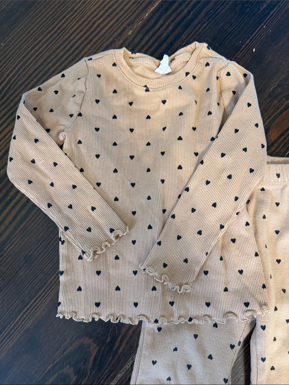 GAP Beige Ribbed Heart Set with Black Hearts